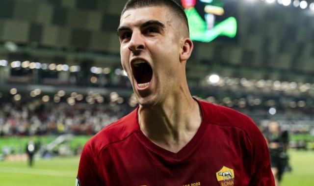 迪马：罗马后卫曼奇尼鼻骨骨折接受手术，不确定能否参加下轮意甲