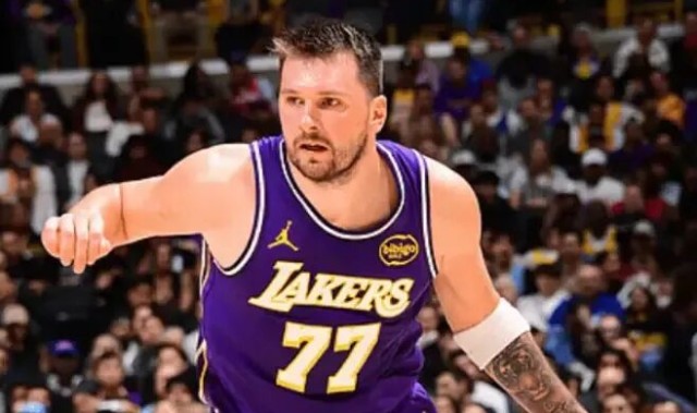 开云登录-希望没事！东契奇遭遇左腿筋拉伤，伤情未定|湖人|队医|卢卡-东契奇|NBA常规赛|洛杉矶湖人队_新浪体育_新浪新闻