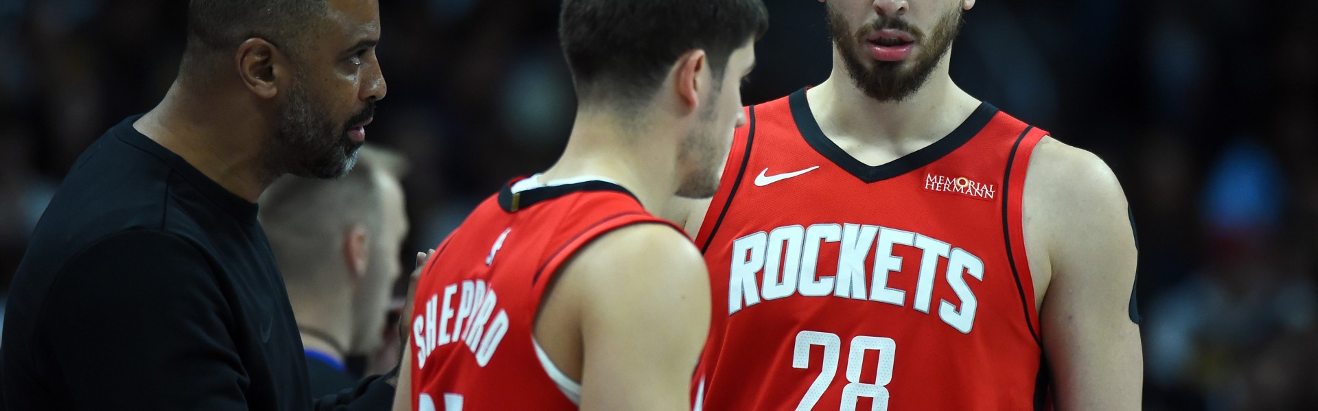 开云官网-放空申京&amp;阿门5米！申谢两个防守黑洞 打火箭包夹KD先赢一半？